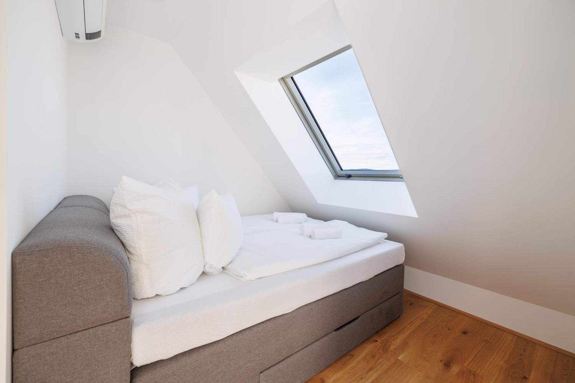 Symphony Apartments 38 - Modern Loft With Terrace And Grill In Central Location Відень Екстер'єр фото